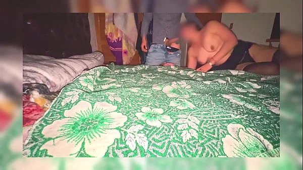 ¡Madre Soltera Caliente Folla a un Joven después de Tragos! Ella Confundió la Luz con una Lámpara.