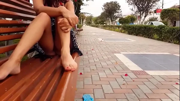 Mexicana exhibe su coño en la oficina y se deja coger como una zorra en el trabajo.