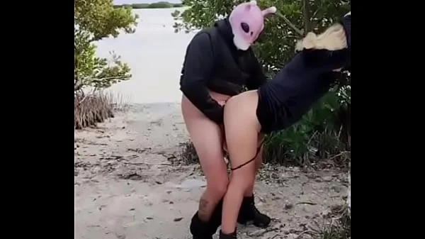 MEXICANA GUARRA FOLLANDO DURAMENTE AL AIRE LIBRE COMO UNA PERRA EN CELO