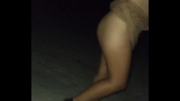 Putísima mexicana recibe una cogida brutal en la playa a plena luz del día