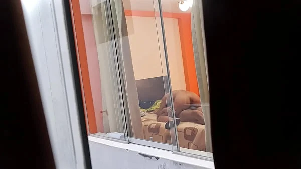 Vecina mexicana puta se coge a su amante con la ventana abierta para que todos la vean
