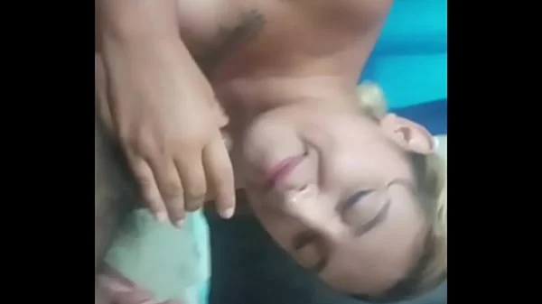 Zorra mexicana cachonda folla duro con cliente y lo deja satisfecho y chorreando leche