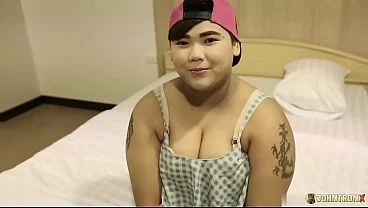 JohnTronX – Sexo duro con una amateur Thai tetona