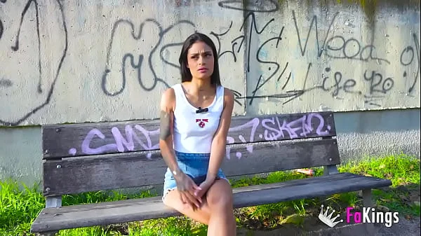 Latina Breiny Zoe quiere sexo duro con desconocidos