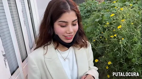 Marina Gold: Latina pillada chupando en la calle