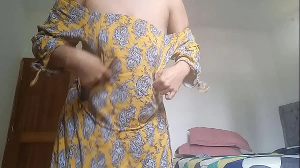 Morena Mexicana Desnuda y Masturbándose